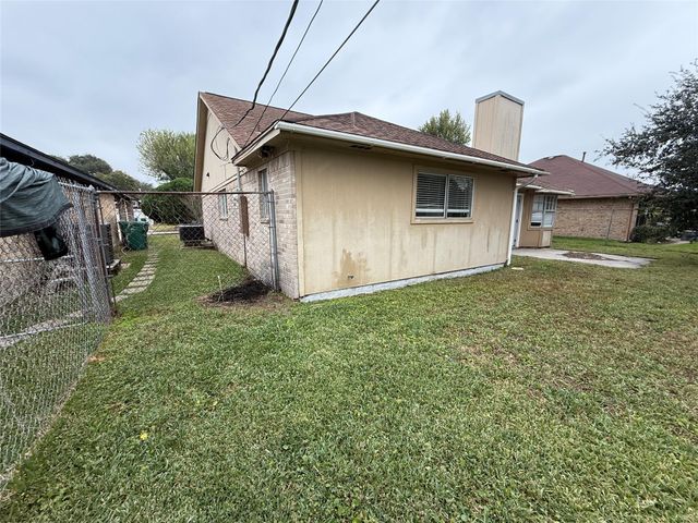 2806 Ashley Street, La Marque, TX 77568