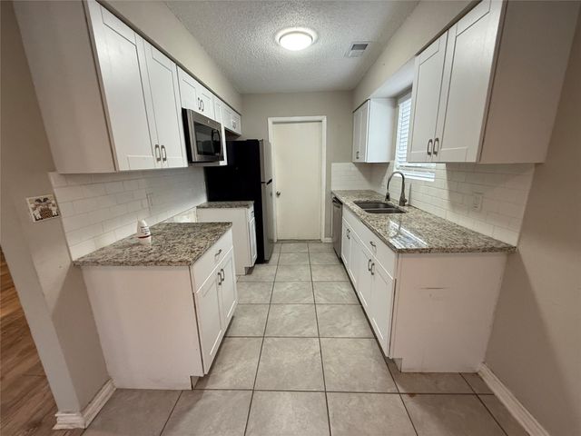 2806 Ashley Street, La Marque, TX 77568