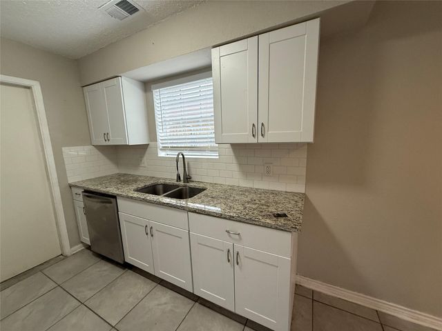 2806 Ashley Street, La Marque, TX 77568