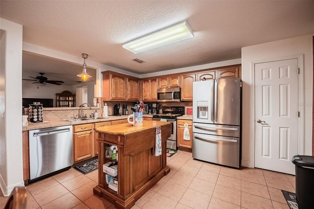 2200 BLACKWOOD DRIVE, Mulberry, FL 33860