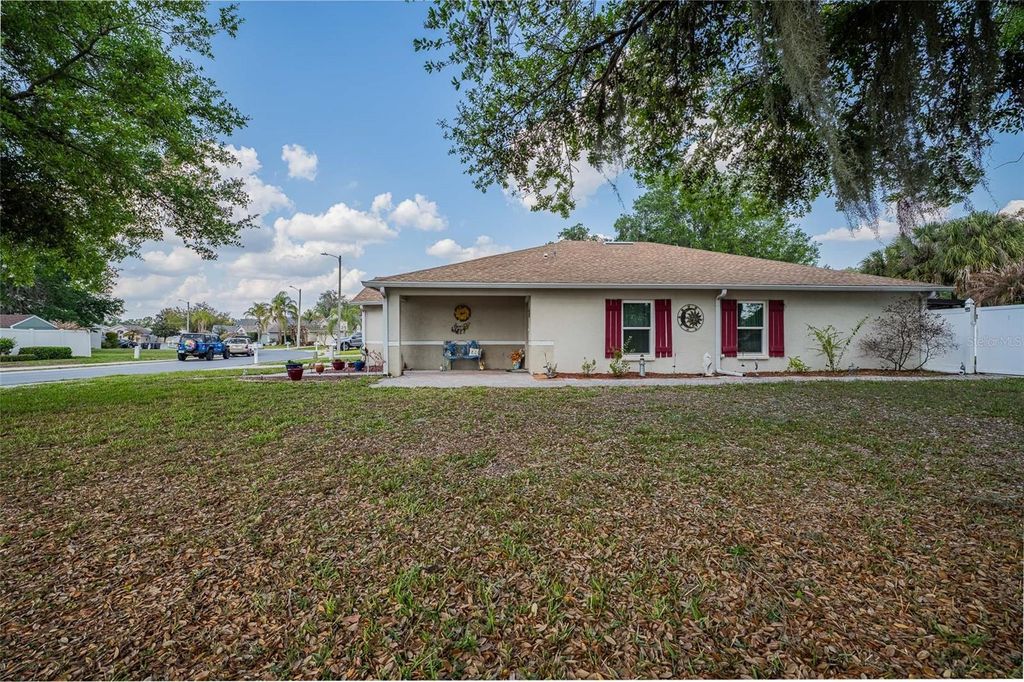 Image 3 of property listing at 2200 BLACKWOOD DRIVE, Mulberry, FL 33860