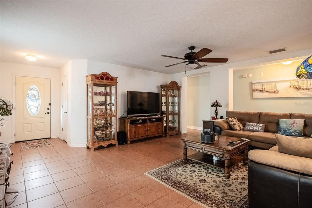 Image 5 of property listing at 2200 BLACKWOOD DRIVE, Mulberry, FL 33860