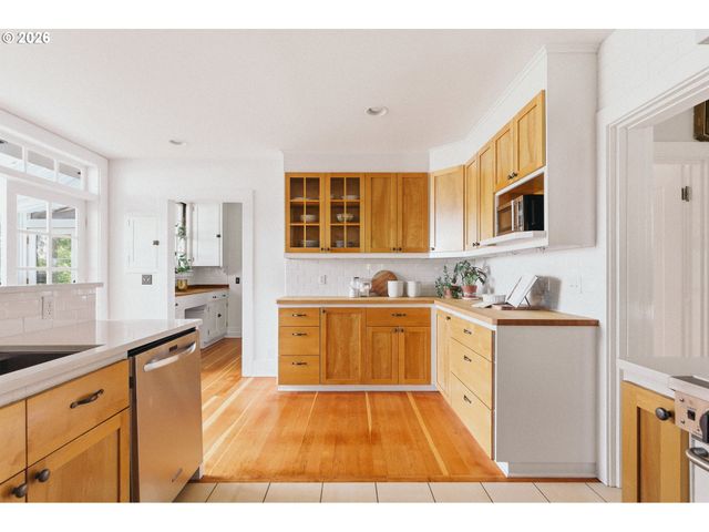 2030 S MILITARY Rd, Portland, OR 97219