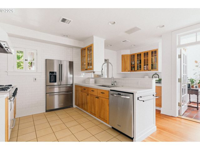 2030 S MILITARY Rd, Portland, OR 97219