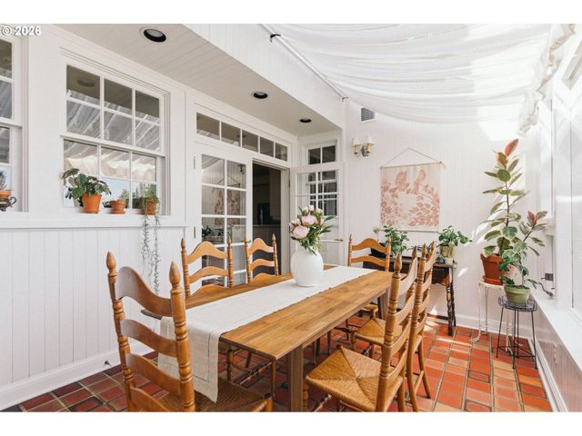 2030 S MILITARY Rd, Portland, OR 97219
