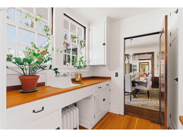 2030 S MILITARY Rd, Portland, OR 97219