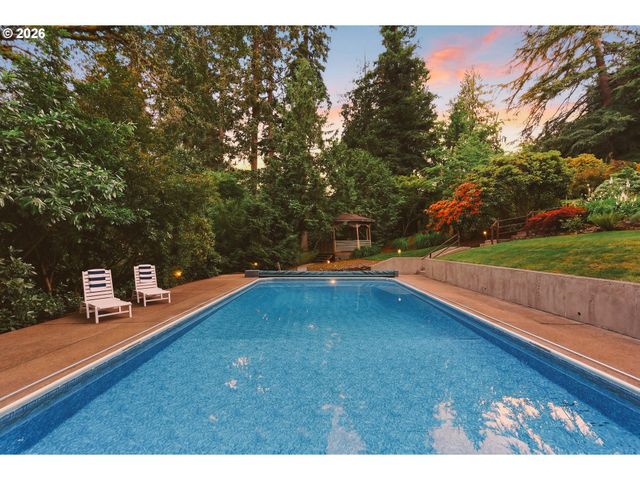 2030 S MILITARY Rd, Portland, OR 97219