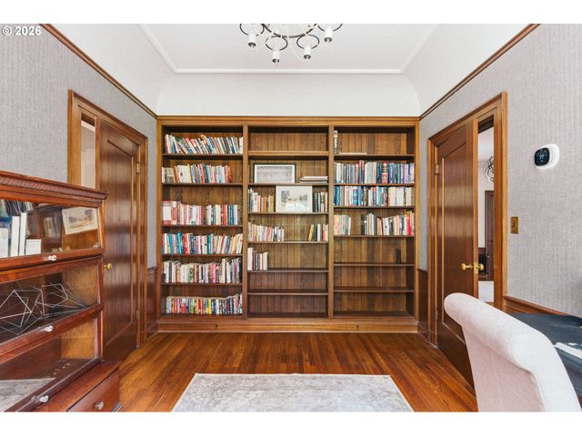 2030 S MILITARY Rd, Portland, OR 97219