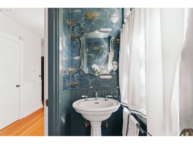 2030 S MILITARY Rd, Portland, OR 97219