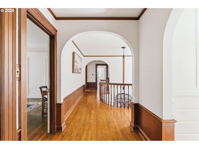 2030 S MILITARY Rd, Portland, OR 97219