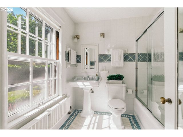 2030 S MILITARY Rd, Portland, OR 97219