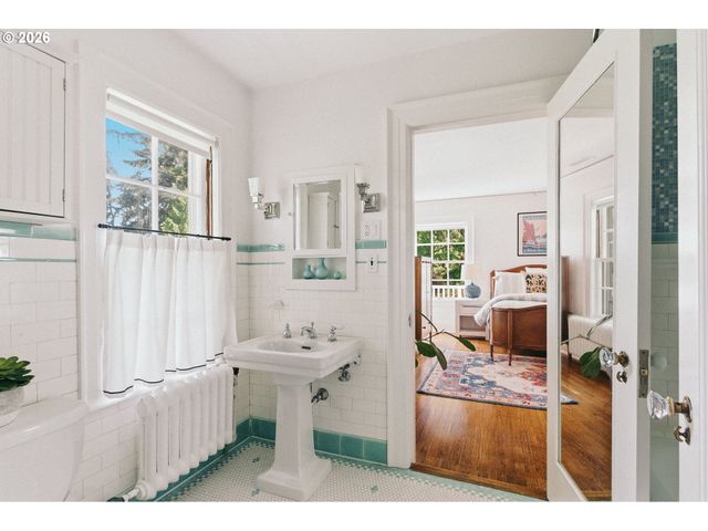 2030 S MILITARY Rd, Portland, OR 97219