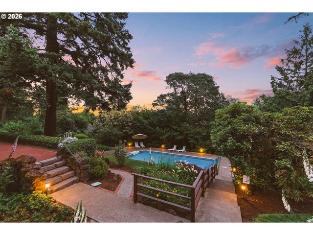 2030 S MILITARY Rd, Portland, OR 97219