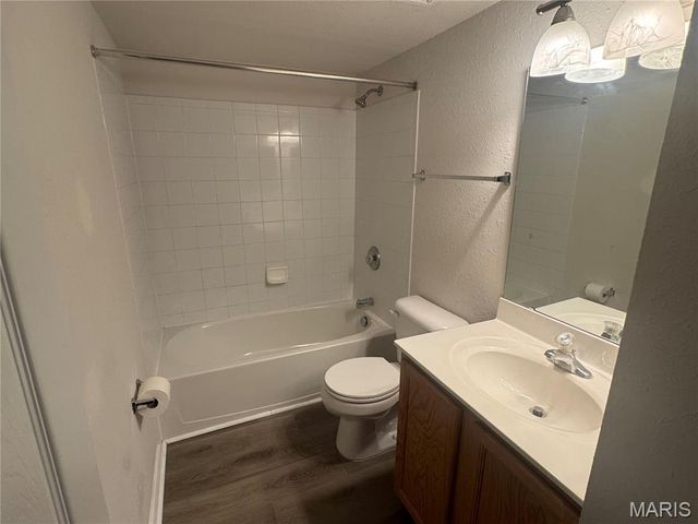 1966 Hunting Lake Court 201, Kirkwood, MO 63122