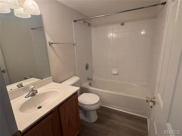 1966 Hunting Lake Court 201, Kirkwood, MO 63122