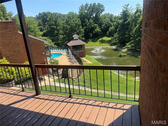 1966 Hunting Lake Court 201, Kirkwood, MO 63122