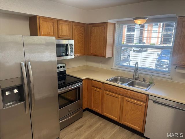 1966 Hunting Lake Court 201, Kirkwood, MO 63122