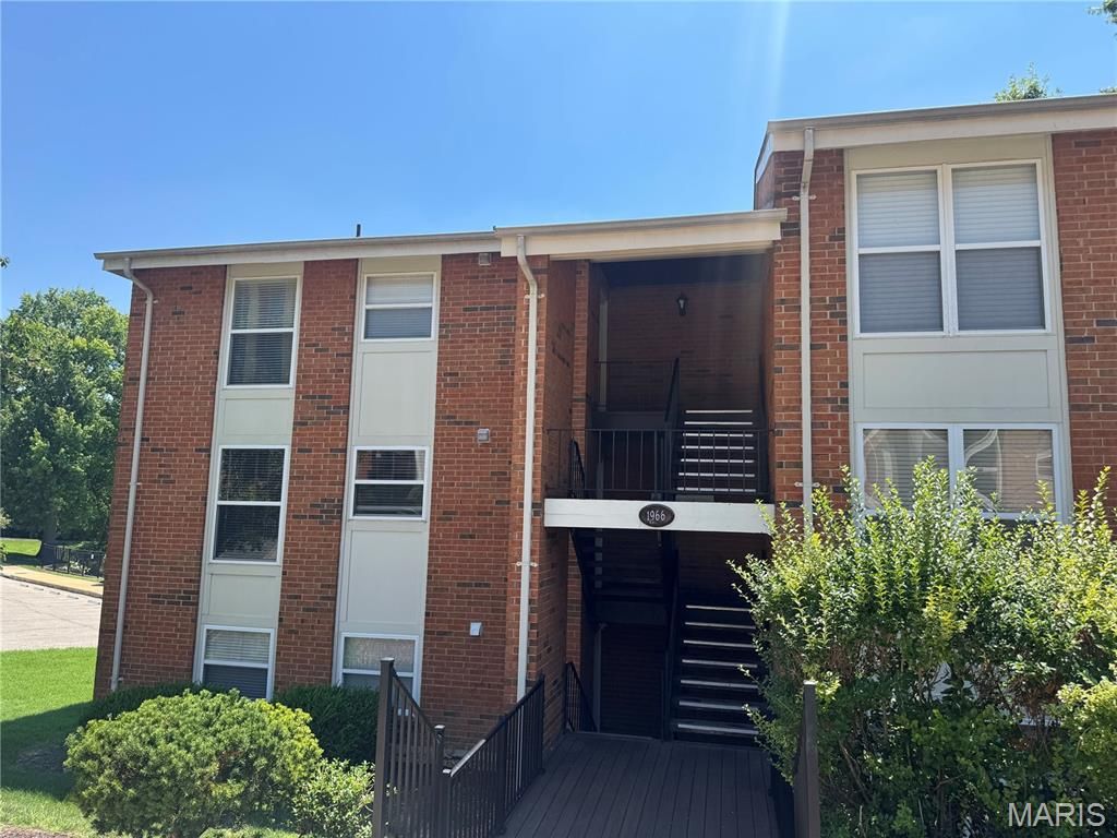 1966 Hunting Lake Court 201, Kirkwood, MO 63122