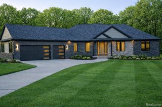 632 Kings Fairway Lane, Grand Blanc, MI 48439