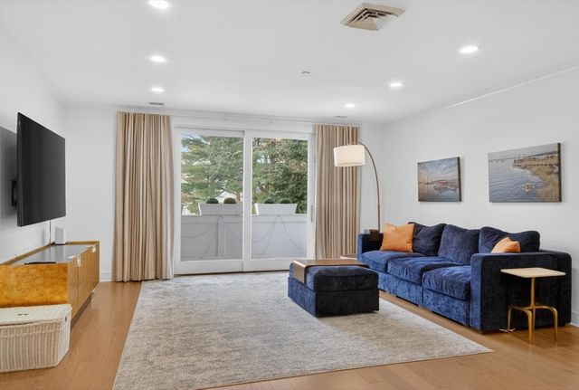 77 Court St 107, Newton, MA 02458