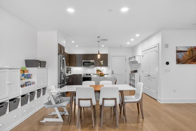 77 Court St 107, Newton, MA 02458