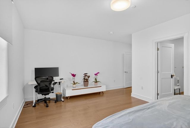 77 Court St 107, Newton, MA 02458