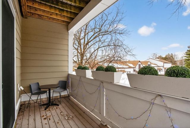 77 Court St 107, Newton, MA 02458