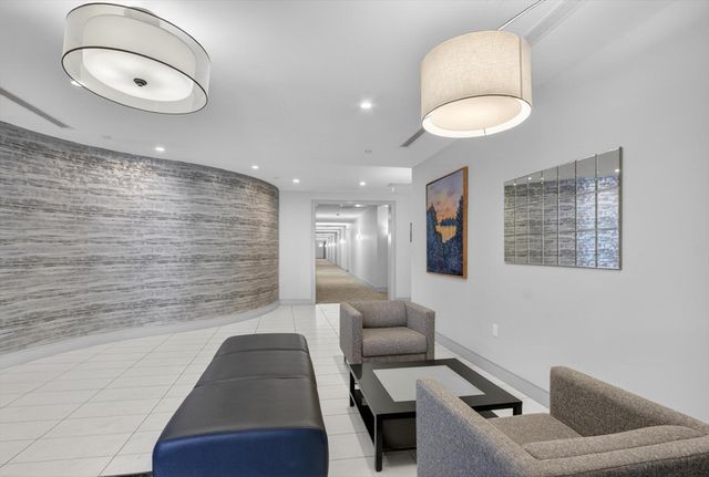 77 Court St 107, Newton, MA 02458