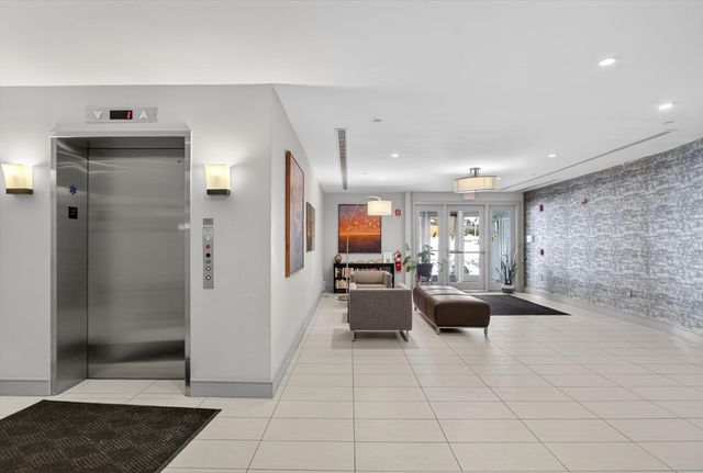 77 Court St 107, Newton, MA 02458