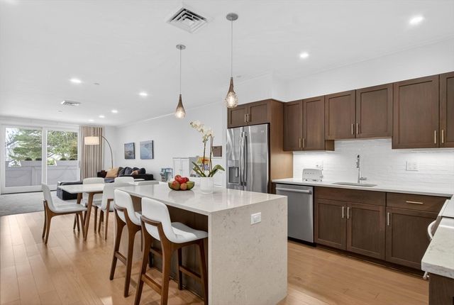 77 Court St 107, Newton, MA 02458