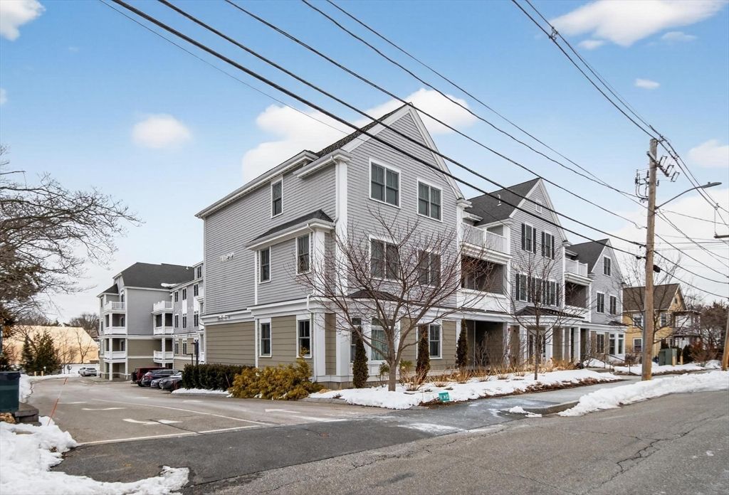 77 Court St 107, Newton, MA 02458