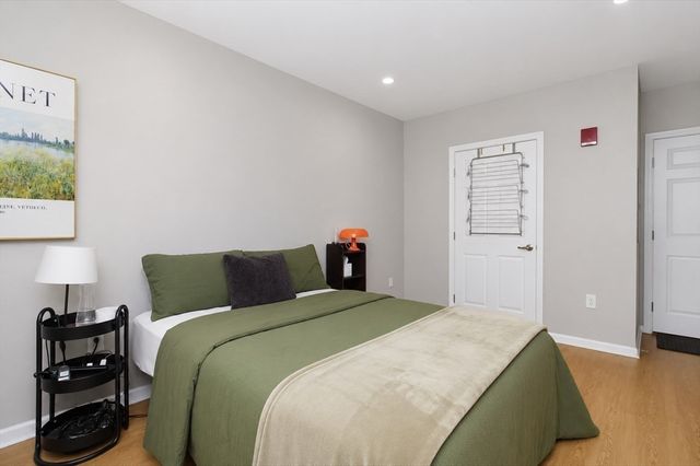 1 Cityview Ln 211, Quincy, MA 02169