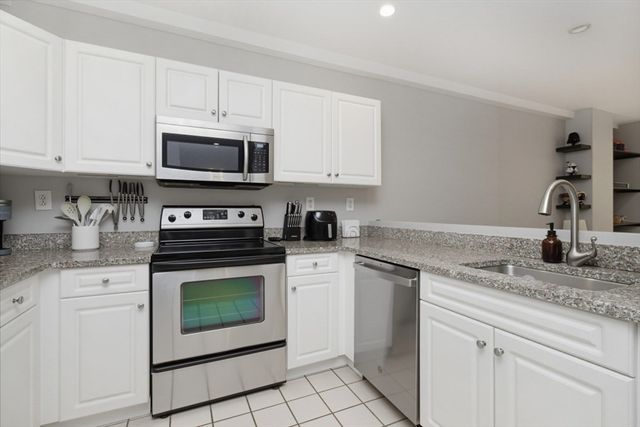 1 Cityview Ln 211, Quincy, MA 02169