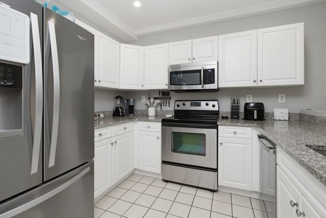 1 Cityview Ln 211, Quincy, MA 02169