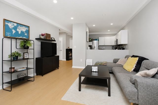 1 Cityview Ln 211, Quincy, MA 02169