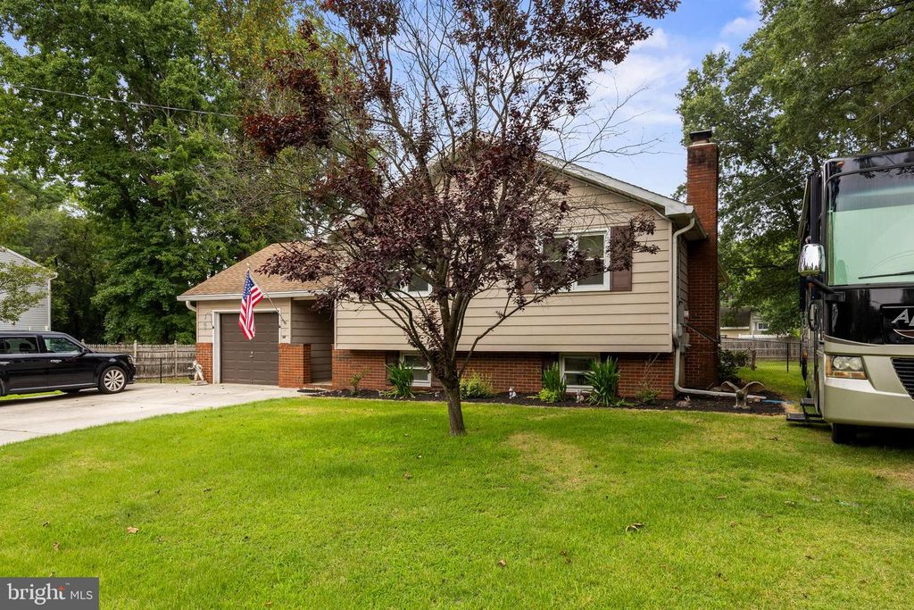 1174 BENNETT DR, Woodbury, NJ 08096