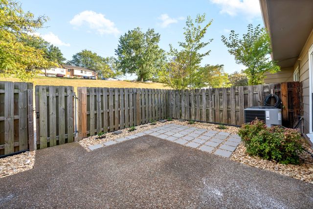 5600 Country Dr Apt 316, Nashville, TN 37211