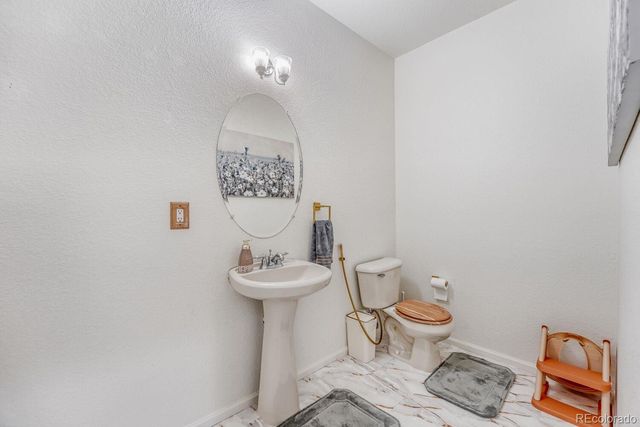 588 S Mobile Place, Aurora, CO 80017