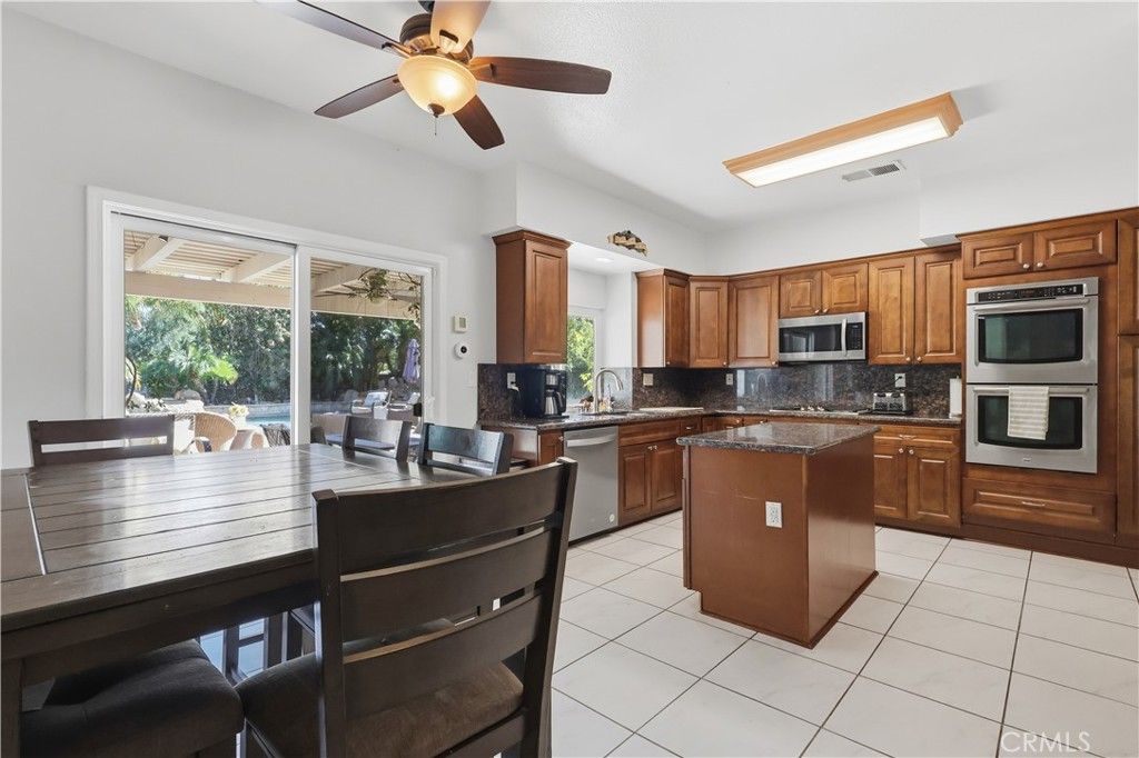 Image 14 of property listing at 9734 Kentland, Chatsworth, CA 91311