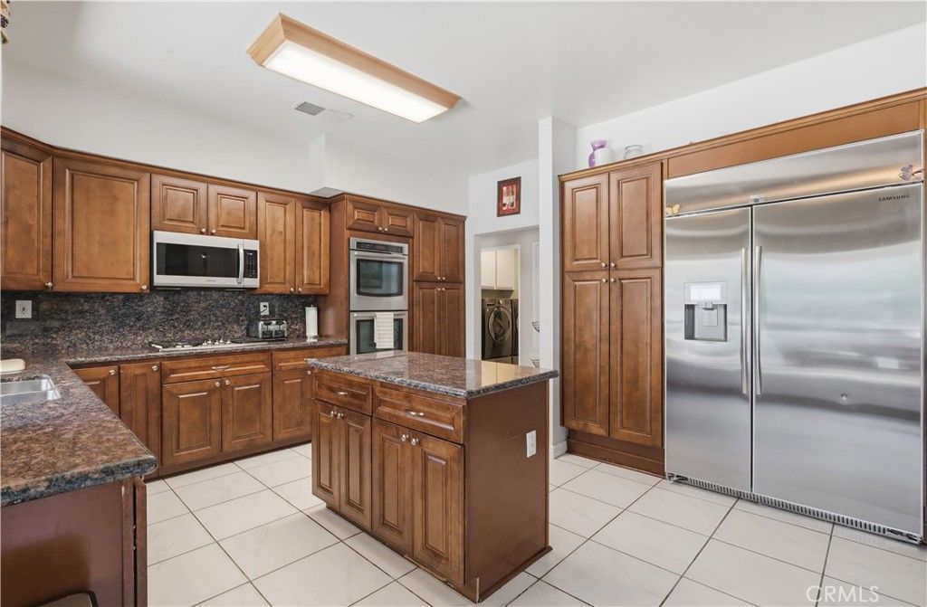 Image 16 of property listing at 9734 Kentland, Chatsworth, CA 91311