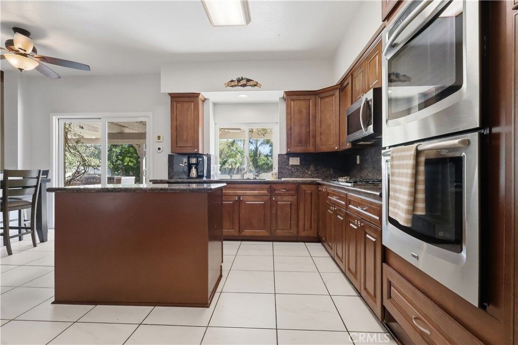 Image 17 of property listing at 9734 Kentland, Chatsworth, CA 91311