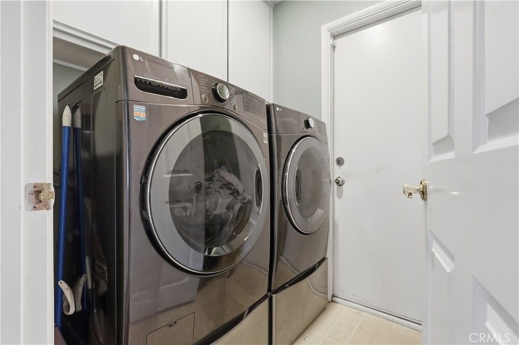 Image 19 of property listing at 9734 Kentland, Chatsworth, CA 91311