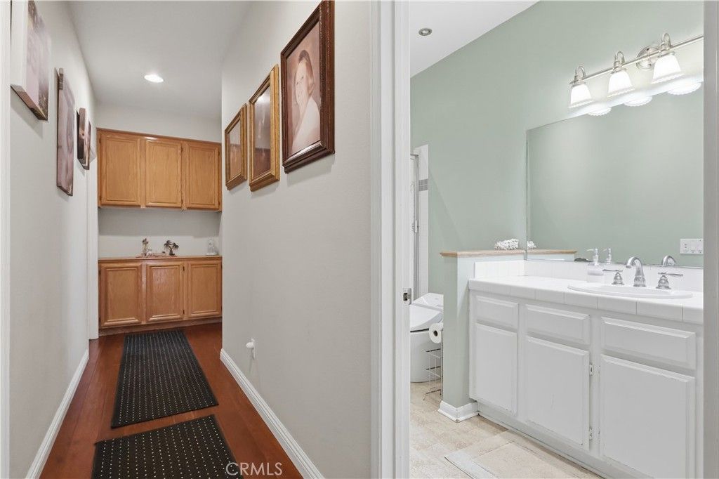 Image 22 of property listing at 9734 Kentland, Chatsworth, CA 91311