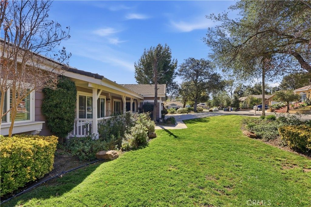 Image 3 of property listing at 9734 Kentland, Chatsworth, CA 91311