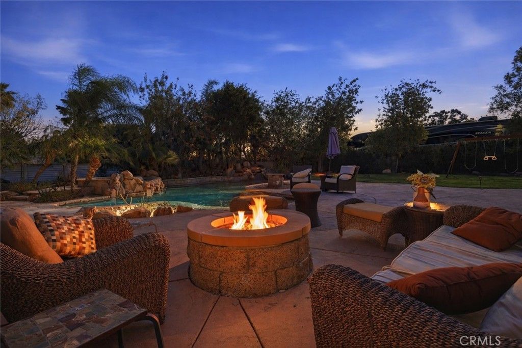 Image 7 of property listing at 9734 Kentland, Chatsworth, CA 91311