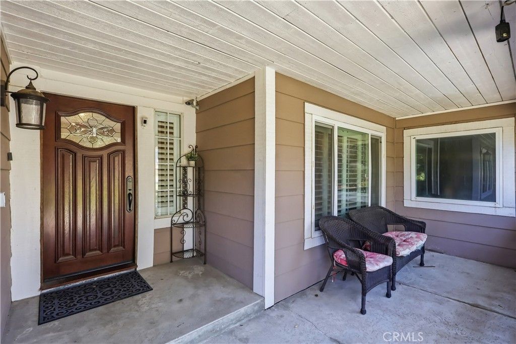Image 8 of property listing at 9734 Kentland, Chatsworth, CA 91311
