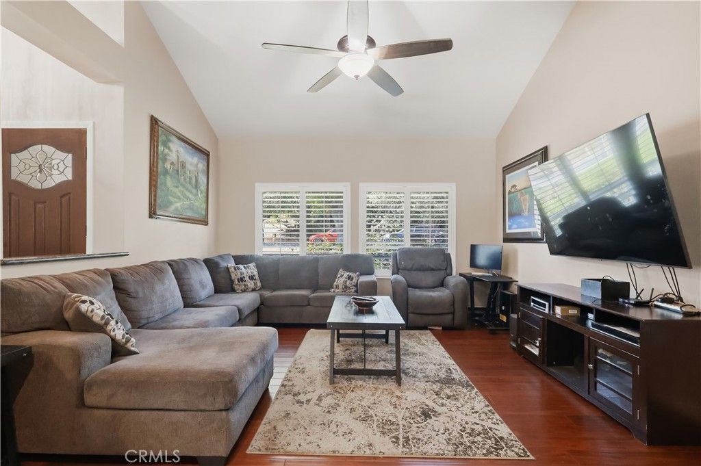 Image 9 of property listing at 9734 Kentland, Chatsworth, CA 91311