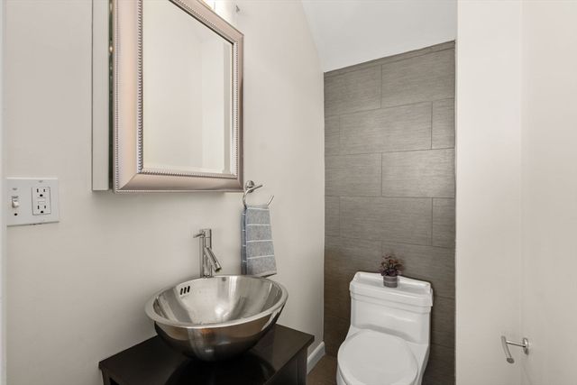 117 High St, Boston, MA 02129