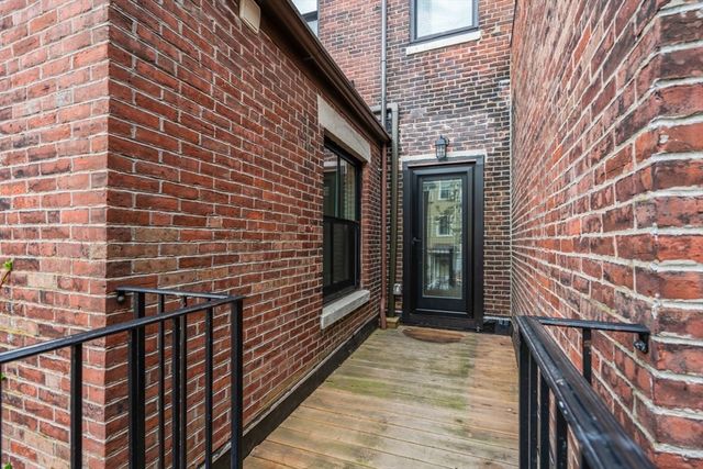 117 High St, Boston, MA 02129