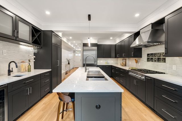 117 High St, Boston, MA 02129